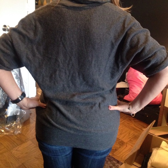 Grey short sleeve sweater - Picture 3 of 3