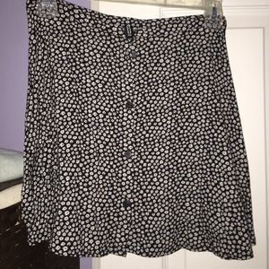 ✖️SOLD✖️h&m black and white floral skirt
