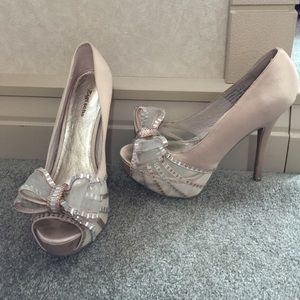 📢📢📢REDUCED📢📢📢 Champagne formal peep toe