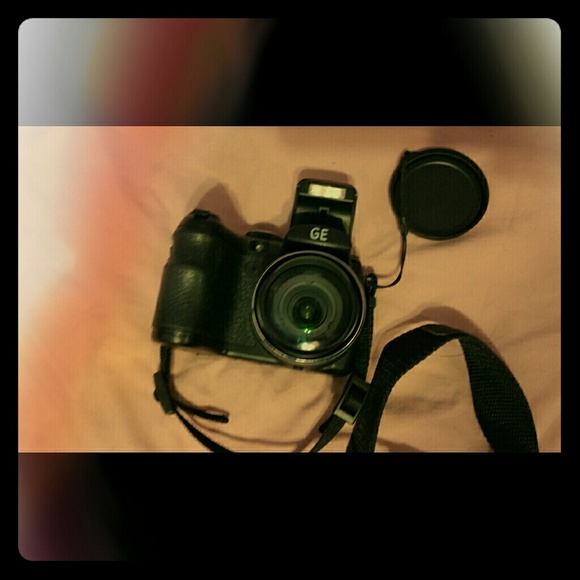 Digital camera - Picture 1 of 3