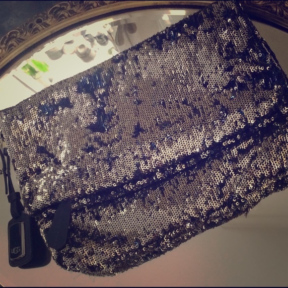 ⭐️BRAND NEW Ugg Australia Sequin Clutch