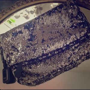 ⭐️BRAND NEW Ugg Australia Sequin Clutch