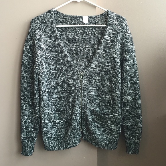 🚫SOLD🚫 H&M zip up cardigan