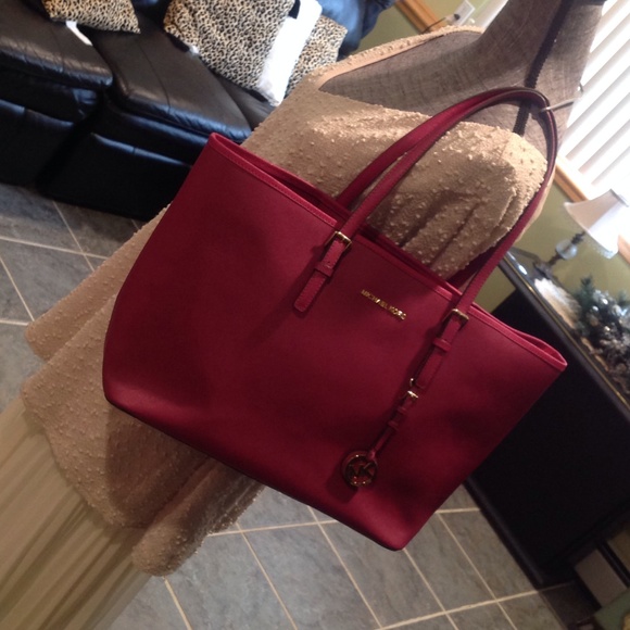 PRICE DROP MK JET SET TRAVEL MEDIUM SAFFIANO TOTE
