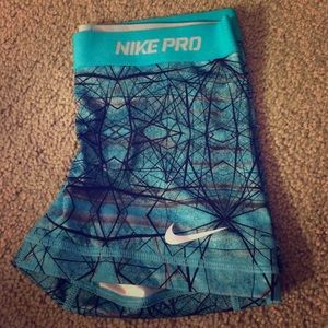 NWOT Nike Pros