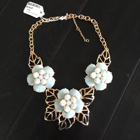 NWT statement necklace
