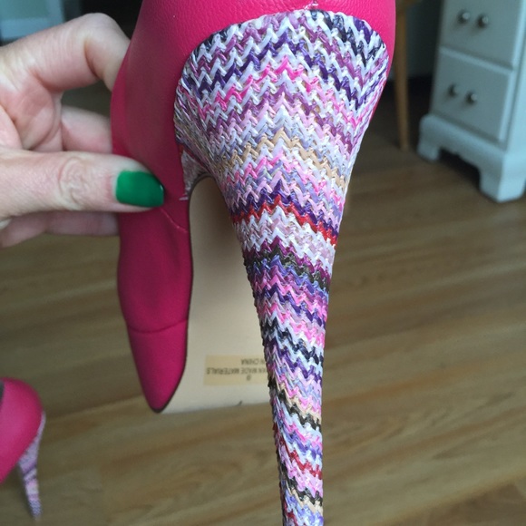 Shoes - Picture 4 of 4