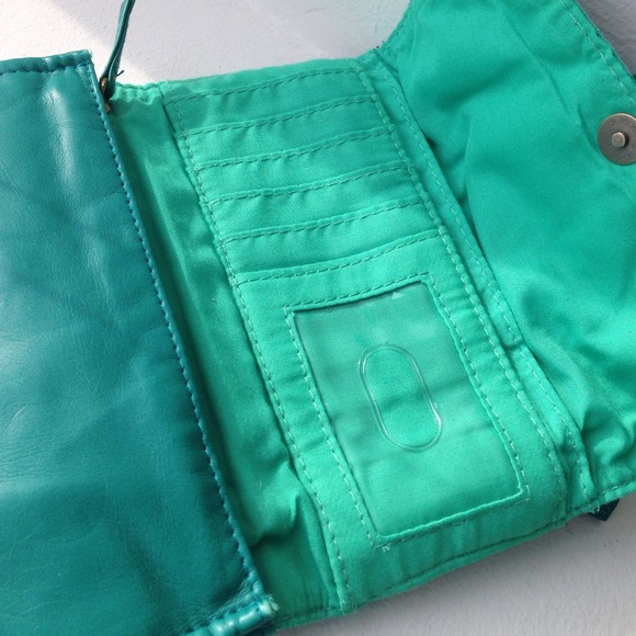 🚫SOLD BUNDLE🚫 Daisy Wallet - Picture 3 of 4
