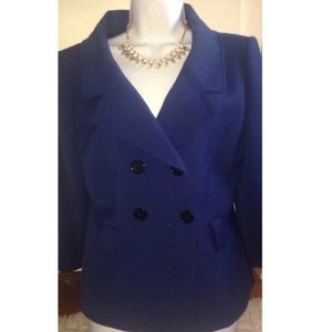 Dark blue blazer and white crocheted blouse