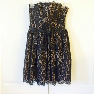 Sleeveless Beige and Black Lace Dress