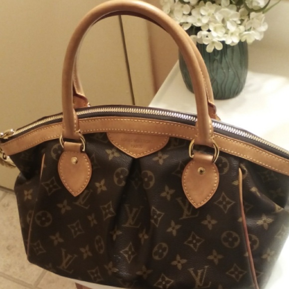 Sold!!!Louis Vuitton Tivoli pm