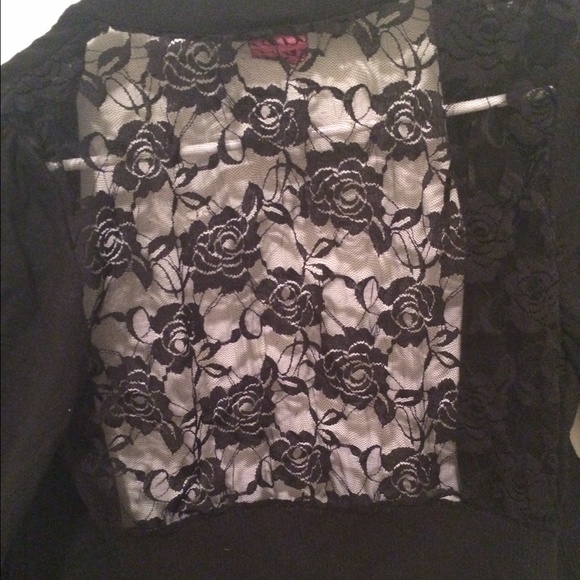 SOLD!!Black cropped cardigan with lace black - Picture 3 of 3