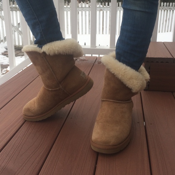 Authentic Camel Bailey Button Uggs