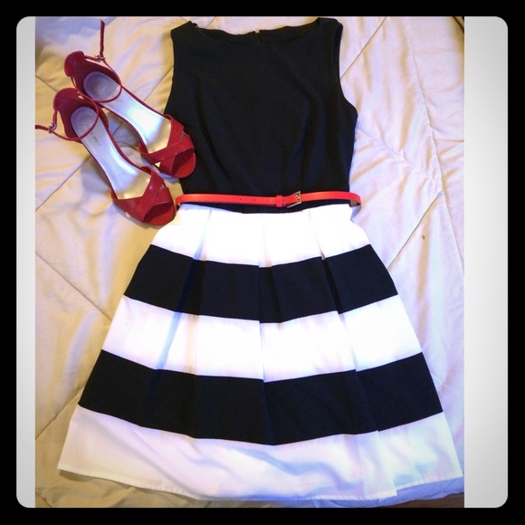 Black and White Dress w/ Red Belt - size  2
