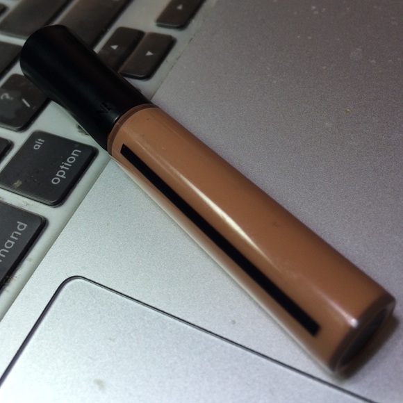 Giorgio Armani master corrector