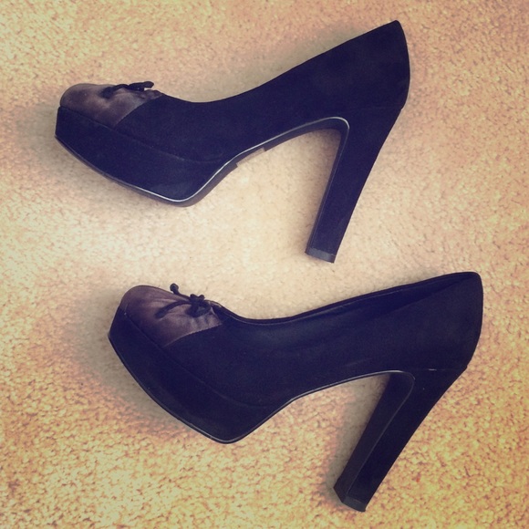 Black dress pumps with 1.5 in platform - Picture 1 of 4