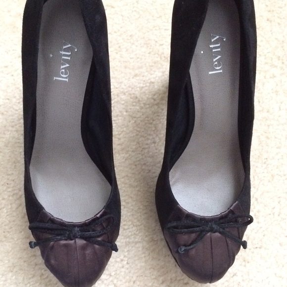 Black dress pumps with 1.5 in platform - Picture 2 of 4