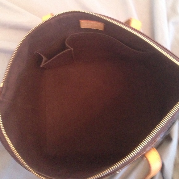 Louis Vuitton Bellevue PM armante - Picture 2 of 11