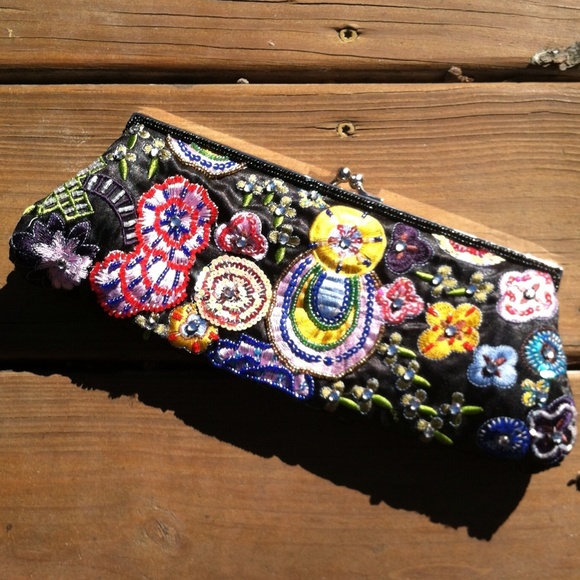 Beautiful clutch! - Picture 2 of 4