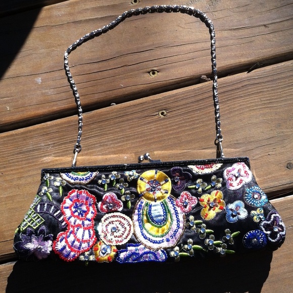 Beautiful clutch! - Picture 3 of 4