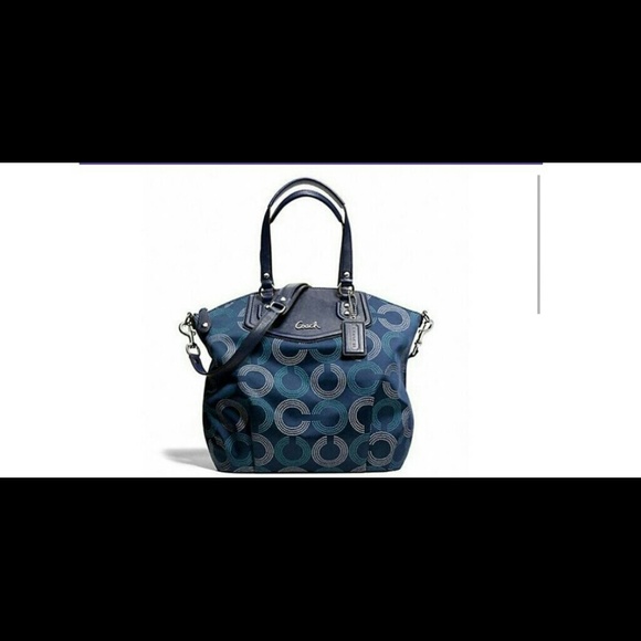 Coach Handbags - Flash sale **HOST PICK** Gorgeous Coach bag