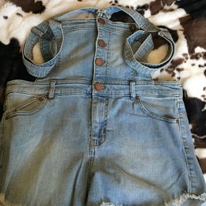 Overall shorts