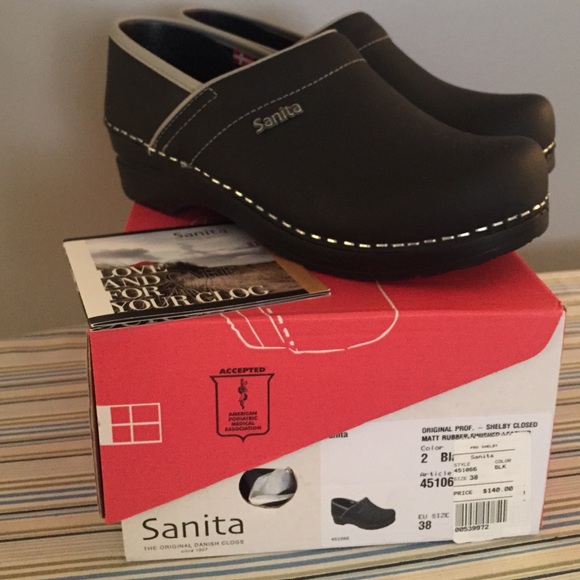 NEW Sanita clog