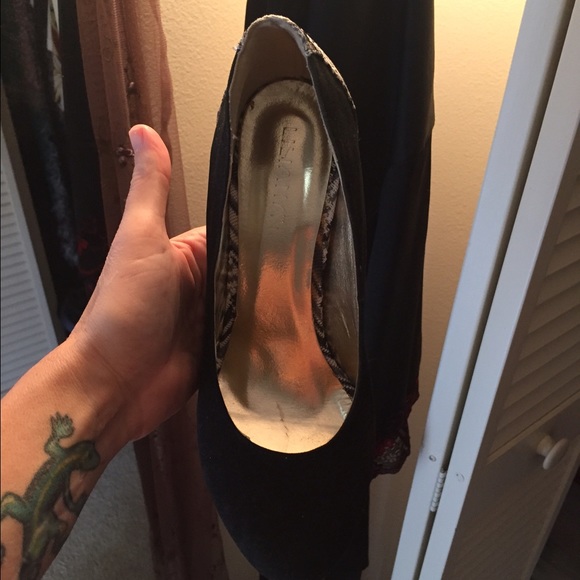 Black velvet with white and black designed heels - Picture 2 of 3