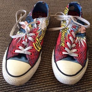 Wonder Woman converse