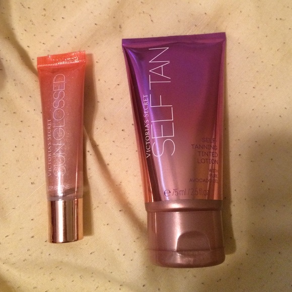 Sun tan tinted lotion . And lipgloss .