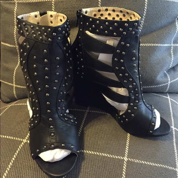 NWT Black Wedge Sandal