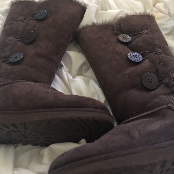 Dark brown uggs - Picture 2 of 3