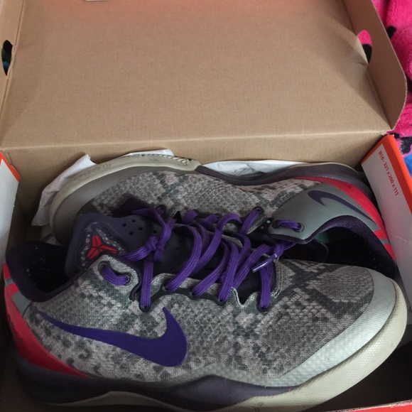 size 7 kobes
