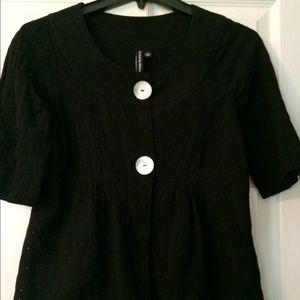 🎀Cute black eyelet top🎀