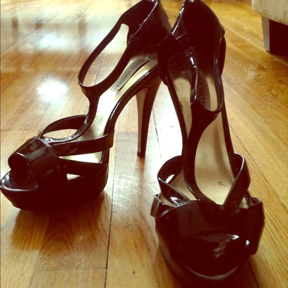 Steve Madden shoes in a size 8.5