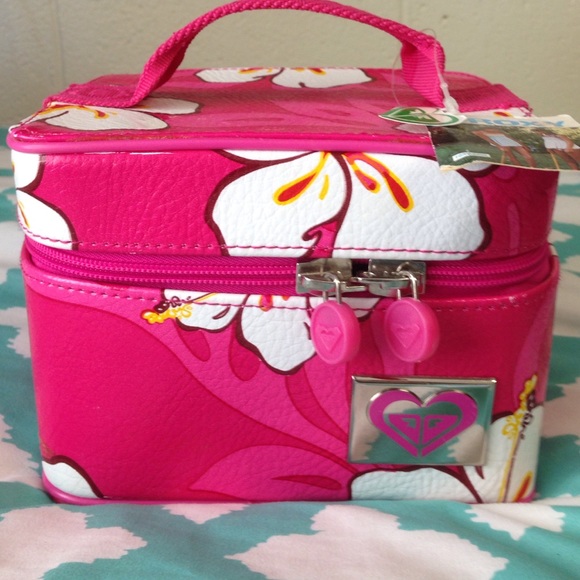 Roxy makeup box