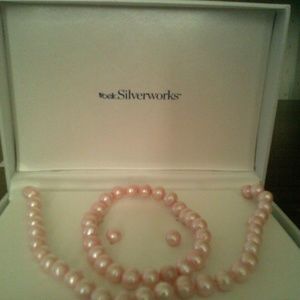 ***HOST PICK***Pearl necklace set