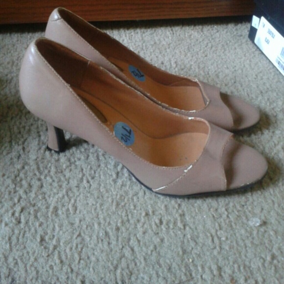 Heels - Picture 3 of 5