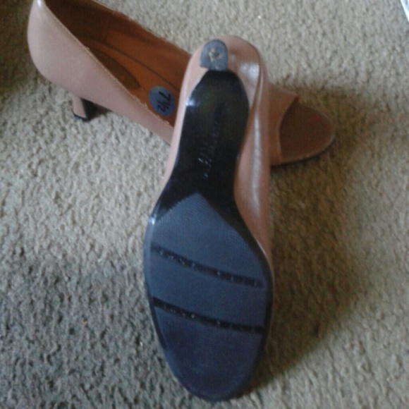 Heels - Picture 5 of 5