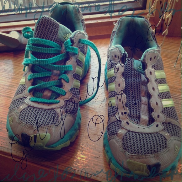Adidas tennis 7 1/2