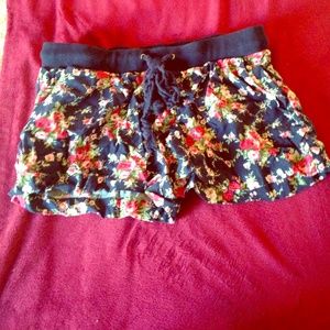 Navy blue floral patterned shorts💕🌺