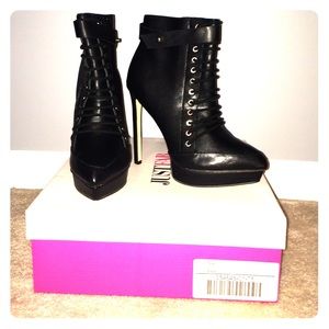 Pointed tow, platform stiletto boots