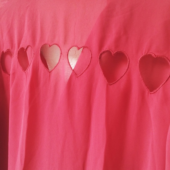Heart cutout button up top! - Picture 2 of 3