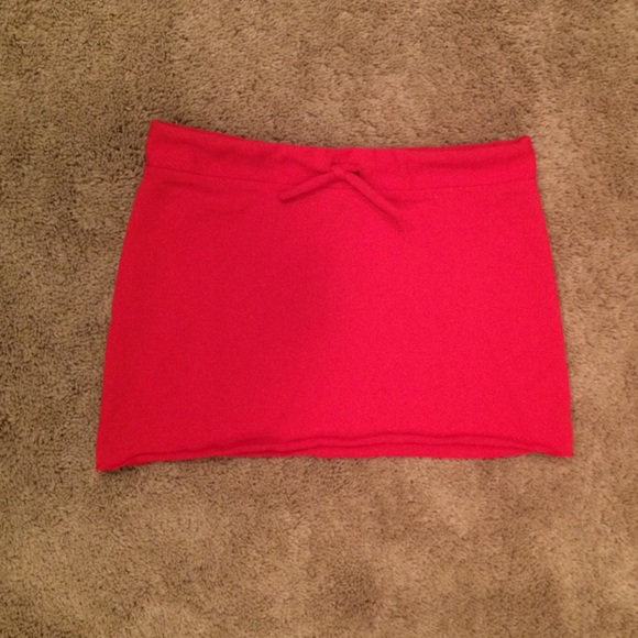 Red solid slip skirt