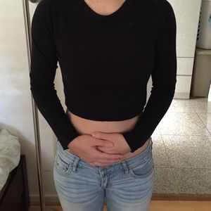 Black long sleeve crop top