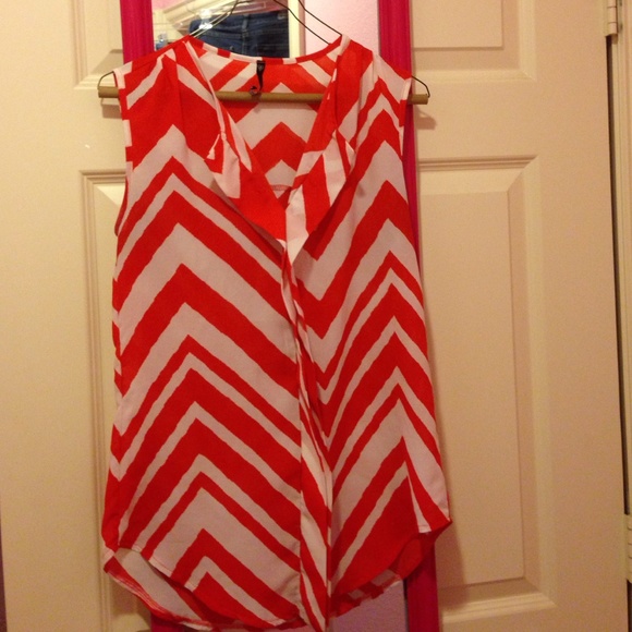 Red and white chevron top!