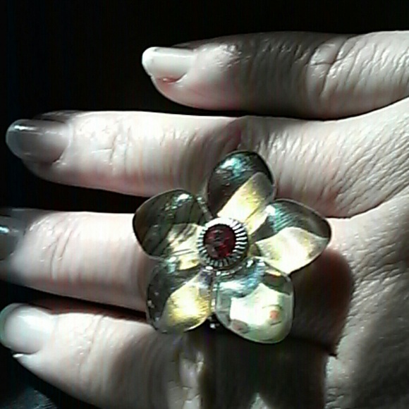 Flower Ring - Picture 2 of 3