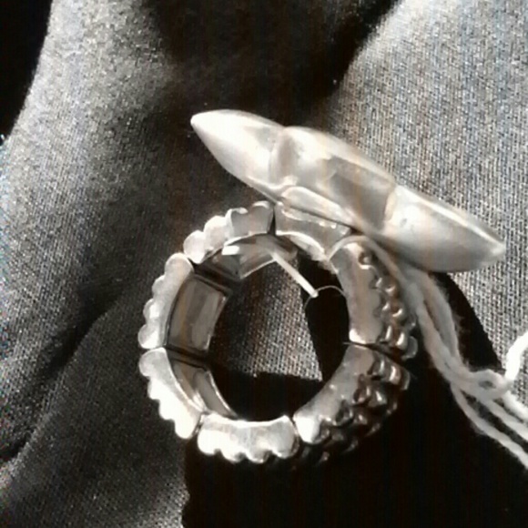 Flower Ring - Picture 3 of 3