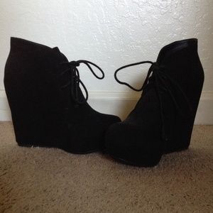 Suede Wedges (Black)