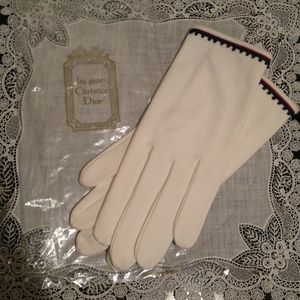 ❤ Vintage CHRISTIAN DIOR White Gloves